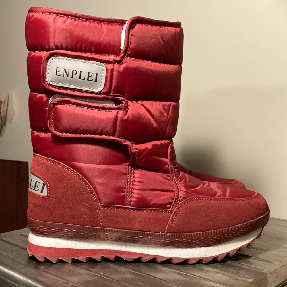 Like New ENPLEI winter sneaker boot